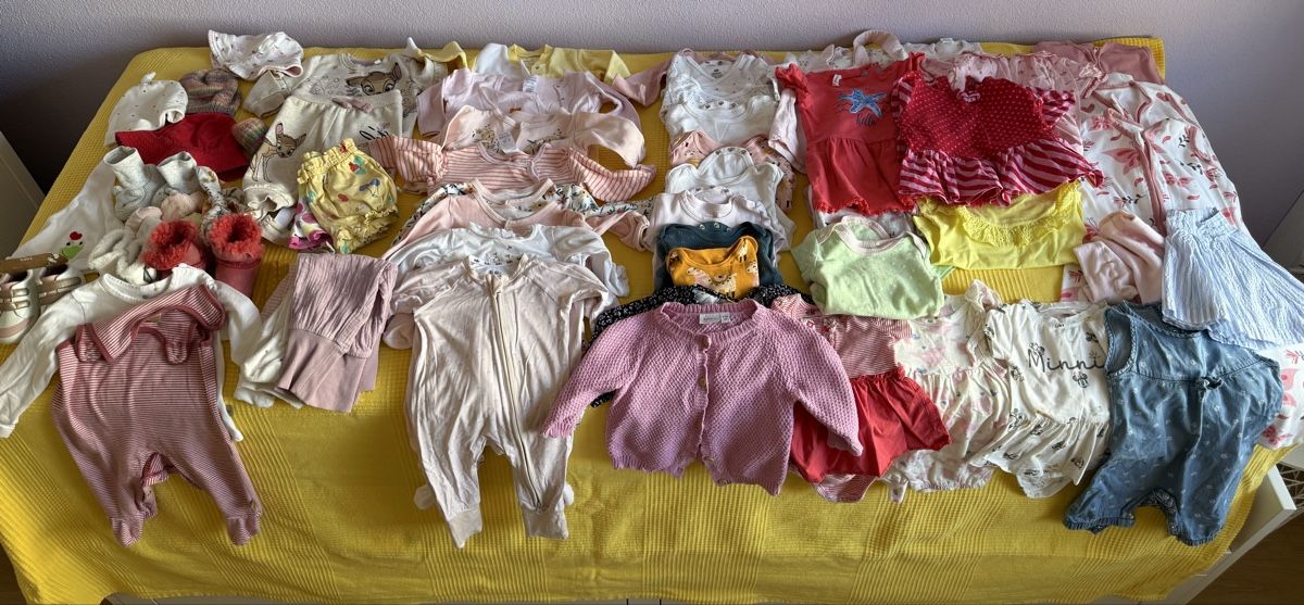 Lotti & Set di vestiti: Kleiderpaket Mädchen 62-68 – Usato da Hettlingen venduto da andreaseme