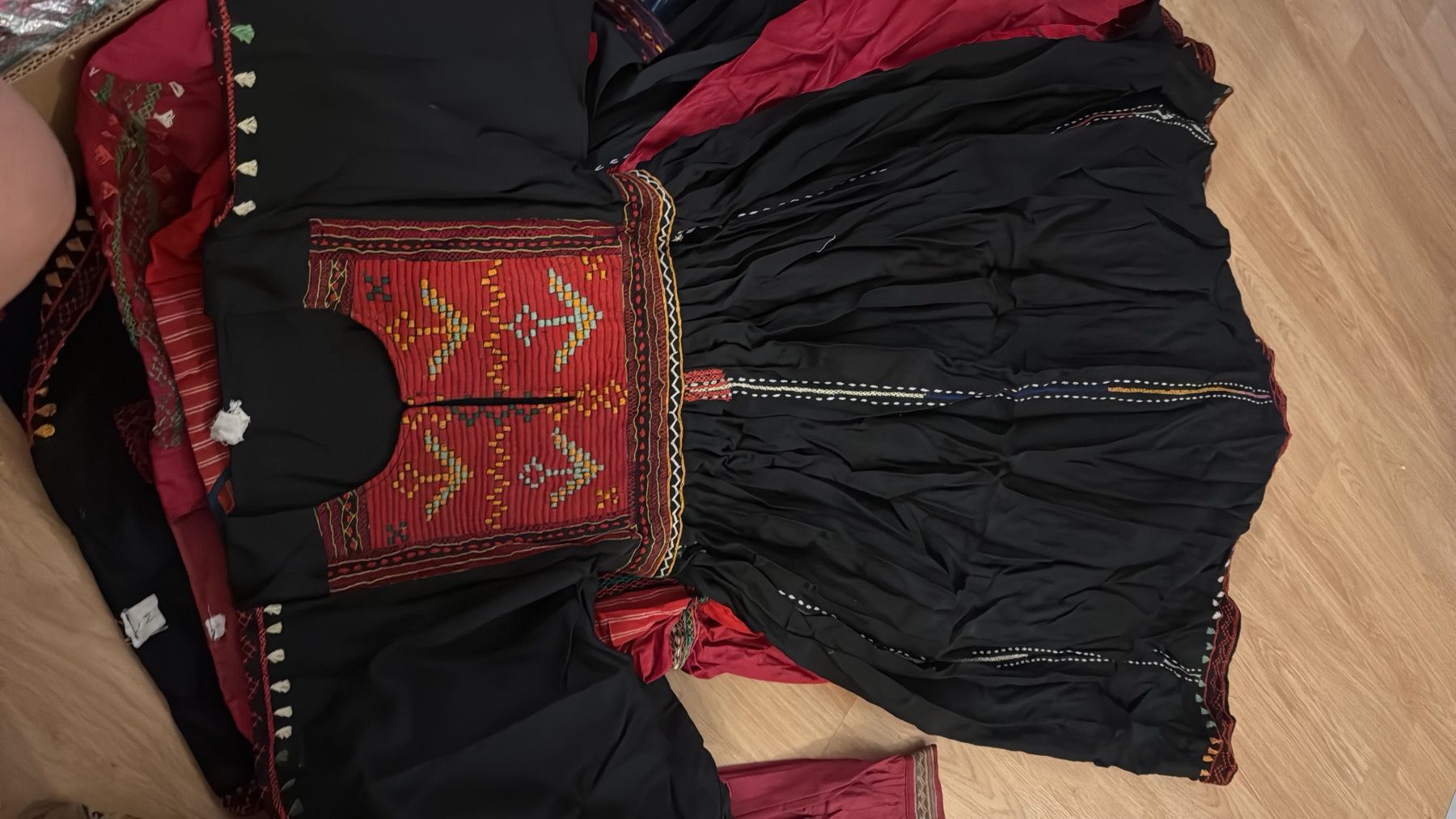 Robes: Kleid – Neuf (Voir description) à Olten par Saayis 2