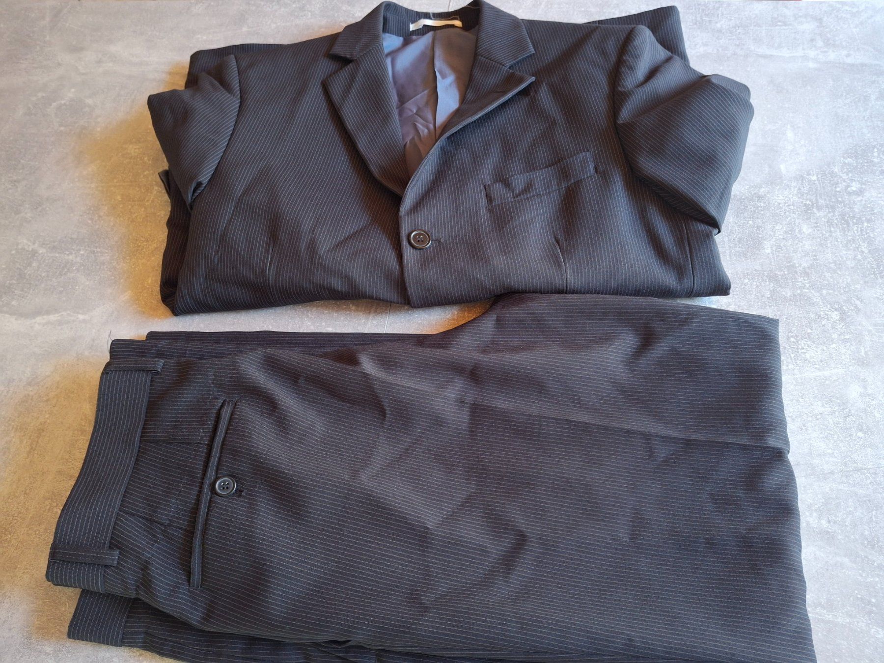 C&A Completi: Costard 2 pièces taille 48 marque C&A – Usato da Villiers venduto da san_jn5w 9