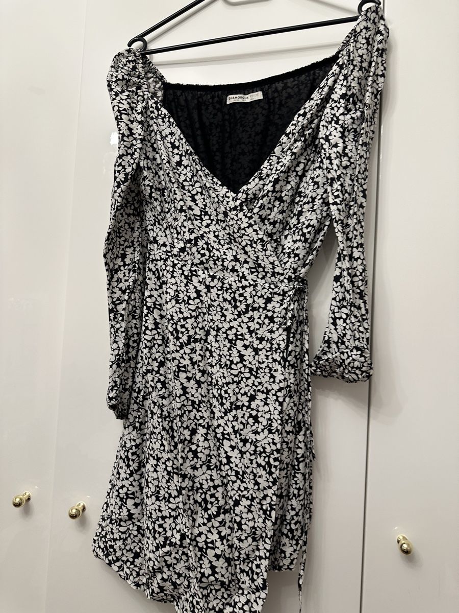 Na-kd Vestiti: Blumenkleid Wickelkleid Schwarz Weiss – Usato da Perlen venduto da H.Spa