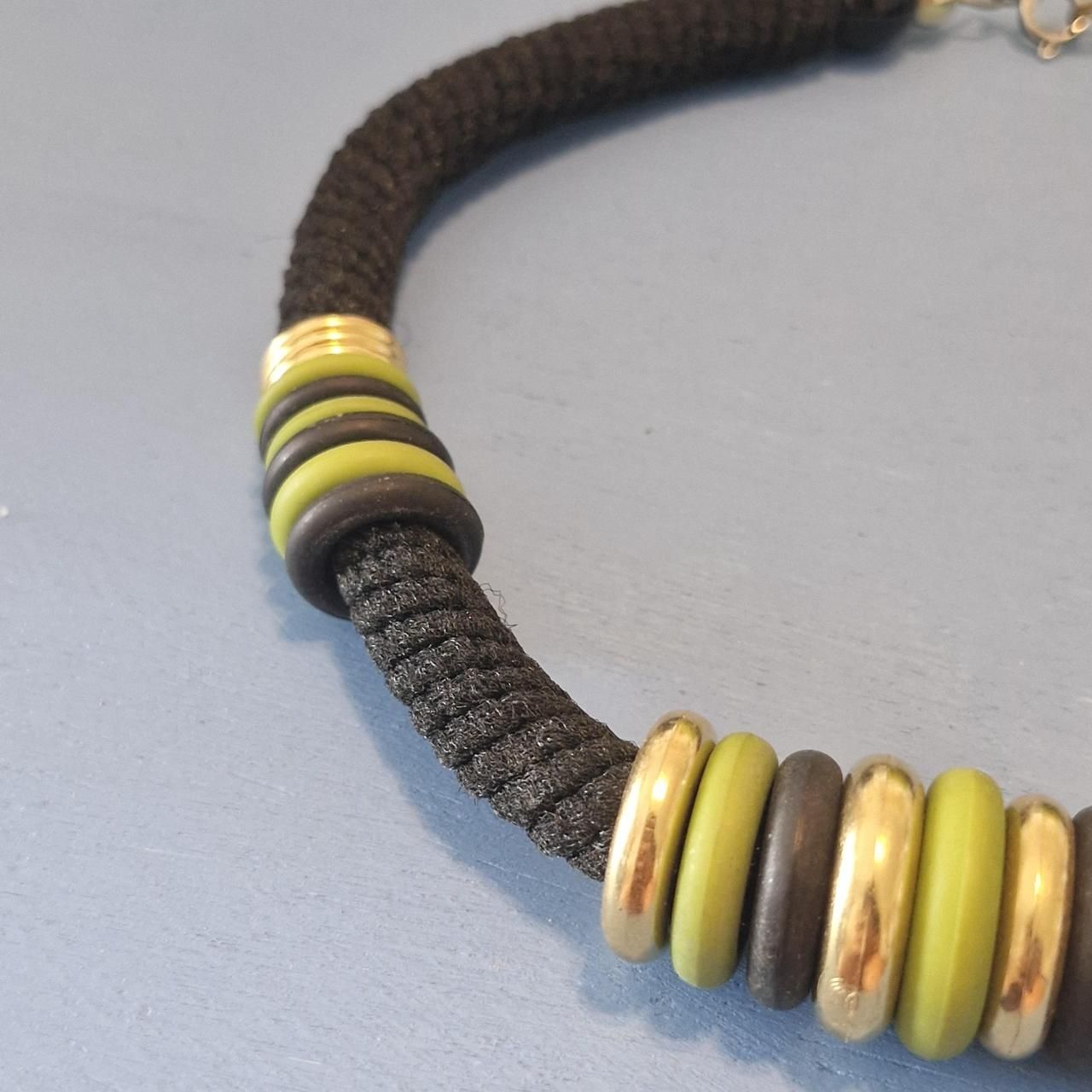 Colliers: collier vert et doré  – D'occasion à Neuchâtel par yas_zdb7 1