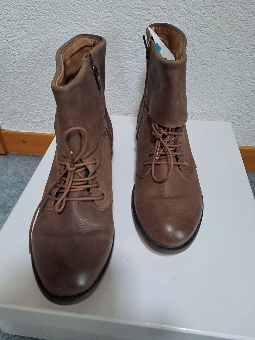 Scarpe da donna: Schicke Lederstiefeletten Gr. 41 – Usato da Frauenfeld venduto da Andadaa 1
