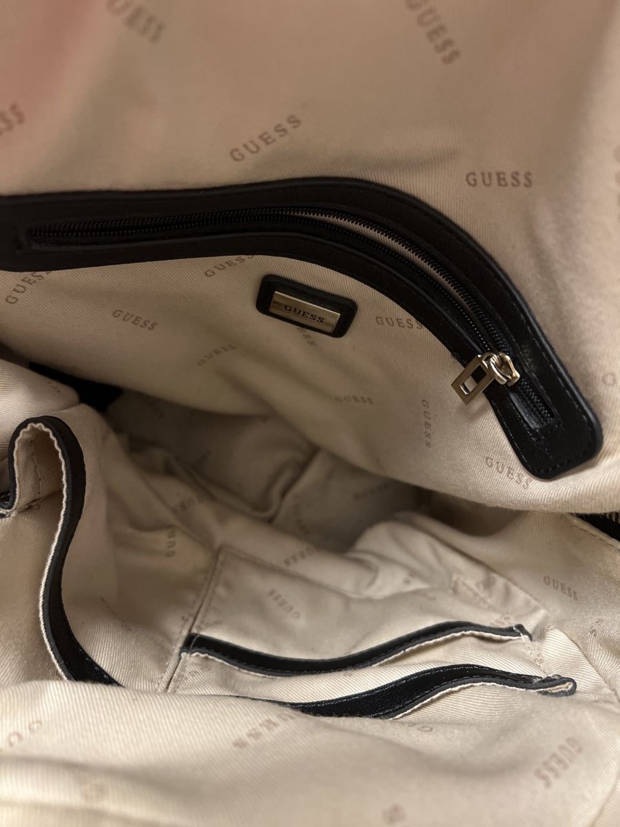 Guess Zaini: Schwarzer Guess Rucksack, Los Angeles! – Usato da Thun venduto da Golden-Gate 1