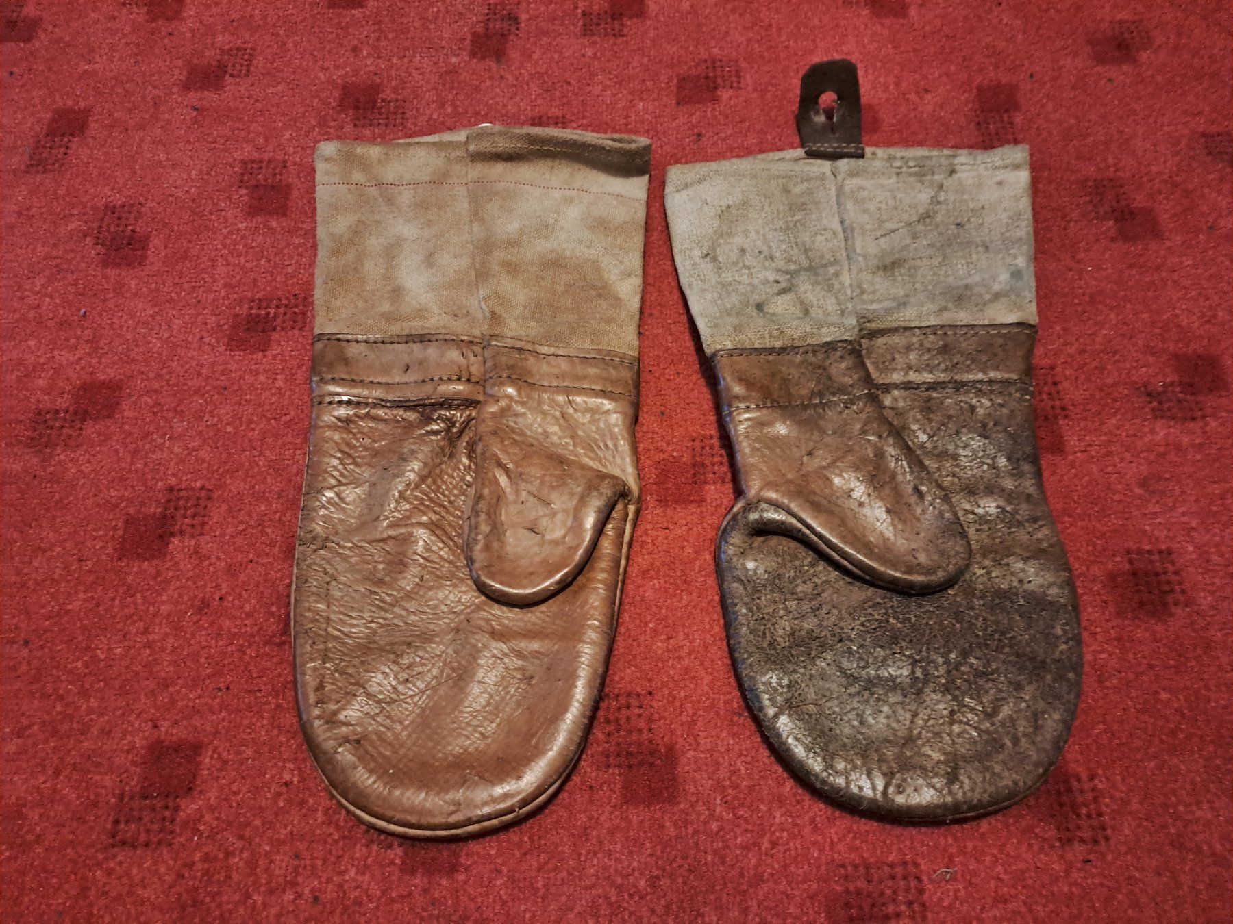 Schweizer Armee Uniformi: Original Stacheldraht Handschuhe 2.Weltkrieg – Usato da St.Gallen venduto da Infanteriewerk