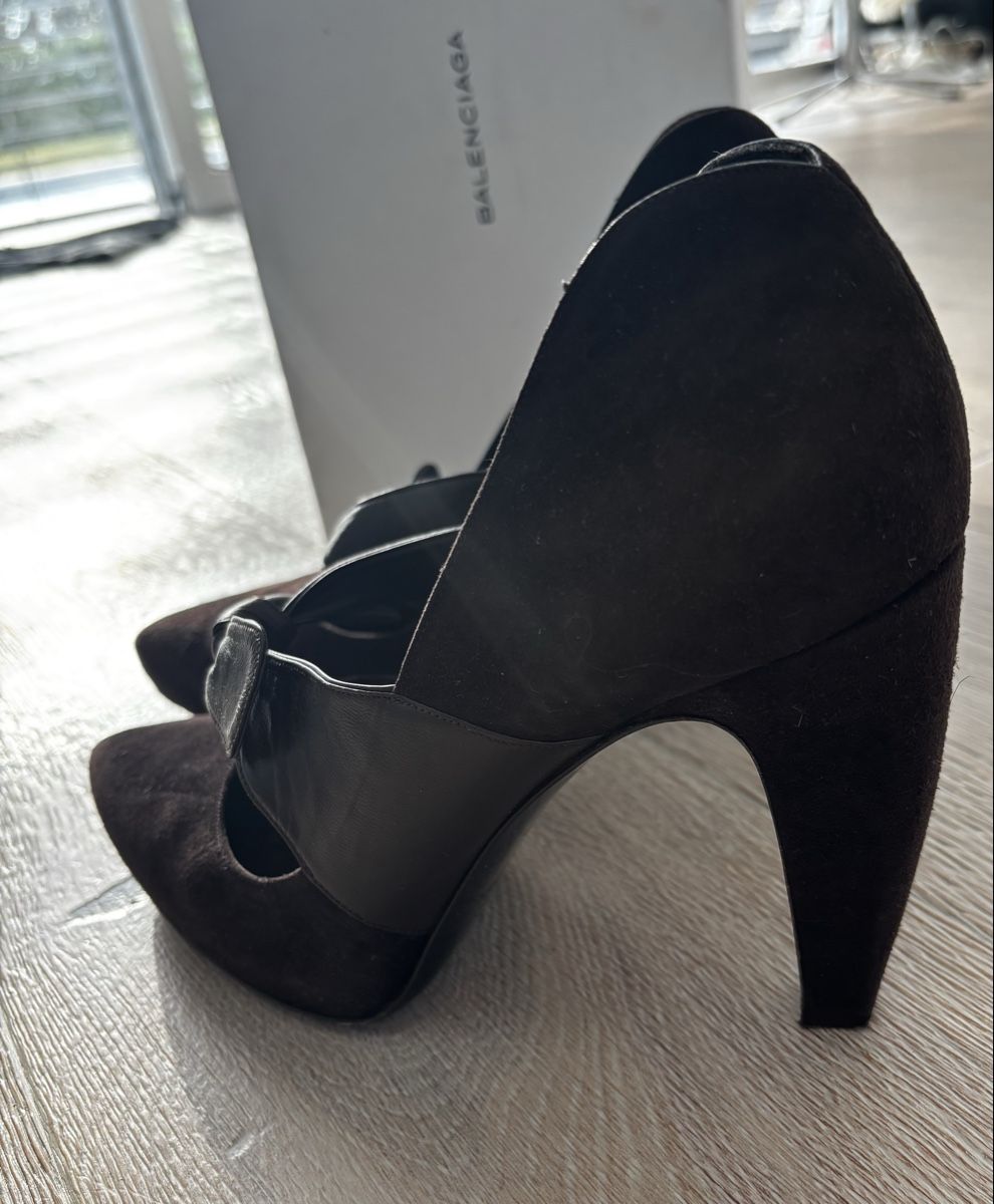 Balenciaga Scarpe da donna: Balenciaga Suede Heels Size 40.5 – Usato da Buchillon venduto da maz_k2bz 2