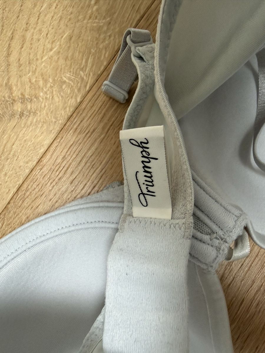 Triumph Altra biancheria intima: Triumph Bügel BH, Grösse 75 C, Hellgrau mit Spitze, Top! – Usato da Hergiswil NW venduto da Labello01 2