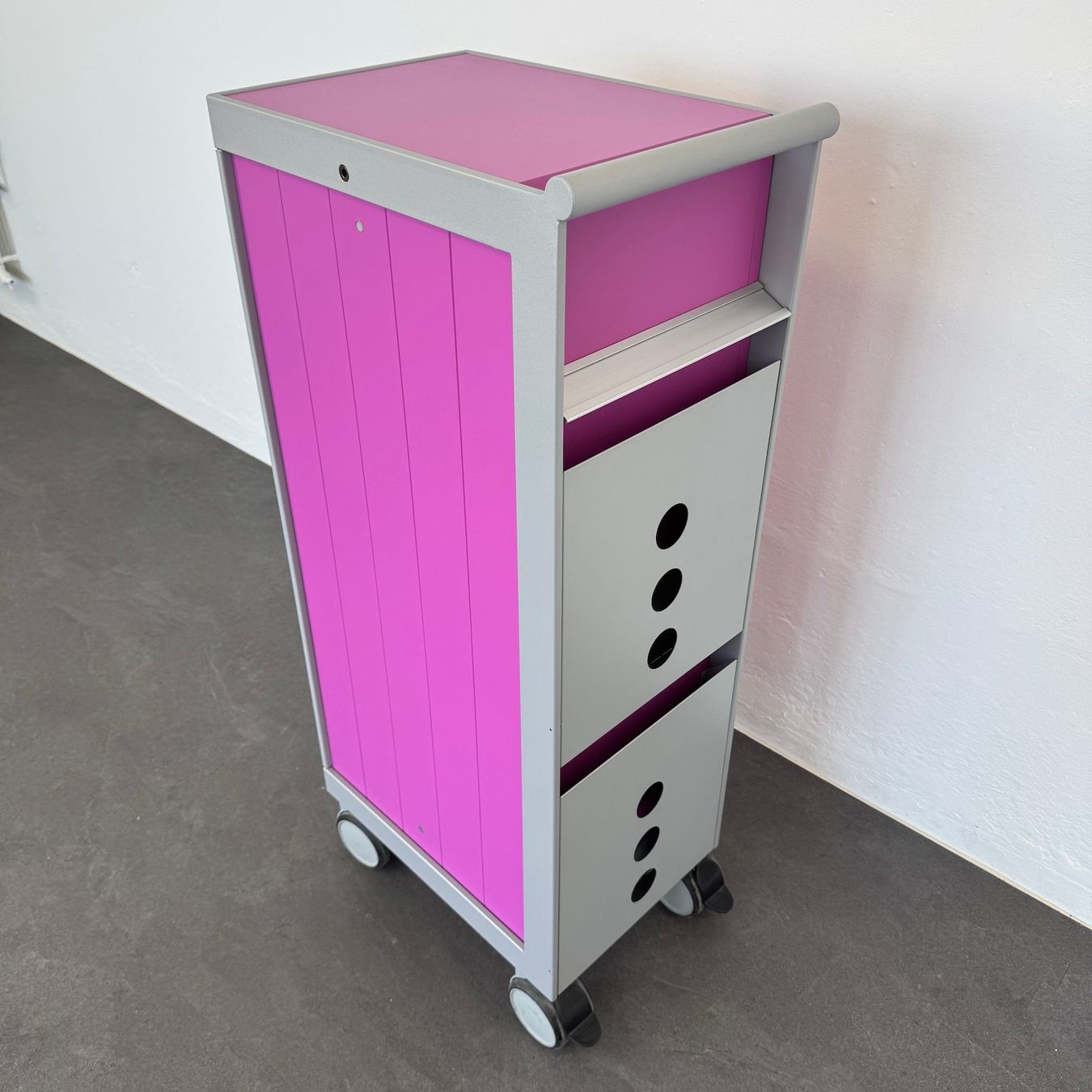 Banconi: Denz D3 Roll-Caddy Pink mit Schlüssel – Usato da Schönenwerd venduto da mcofficeshop 6