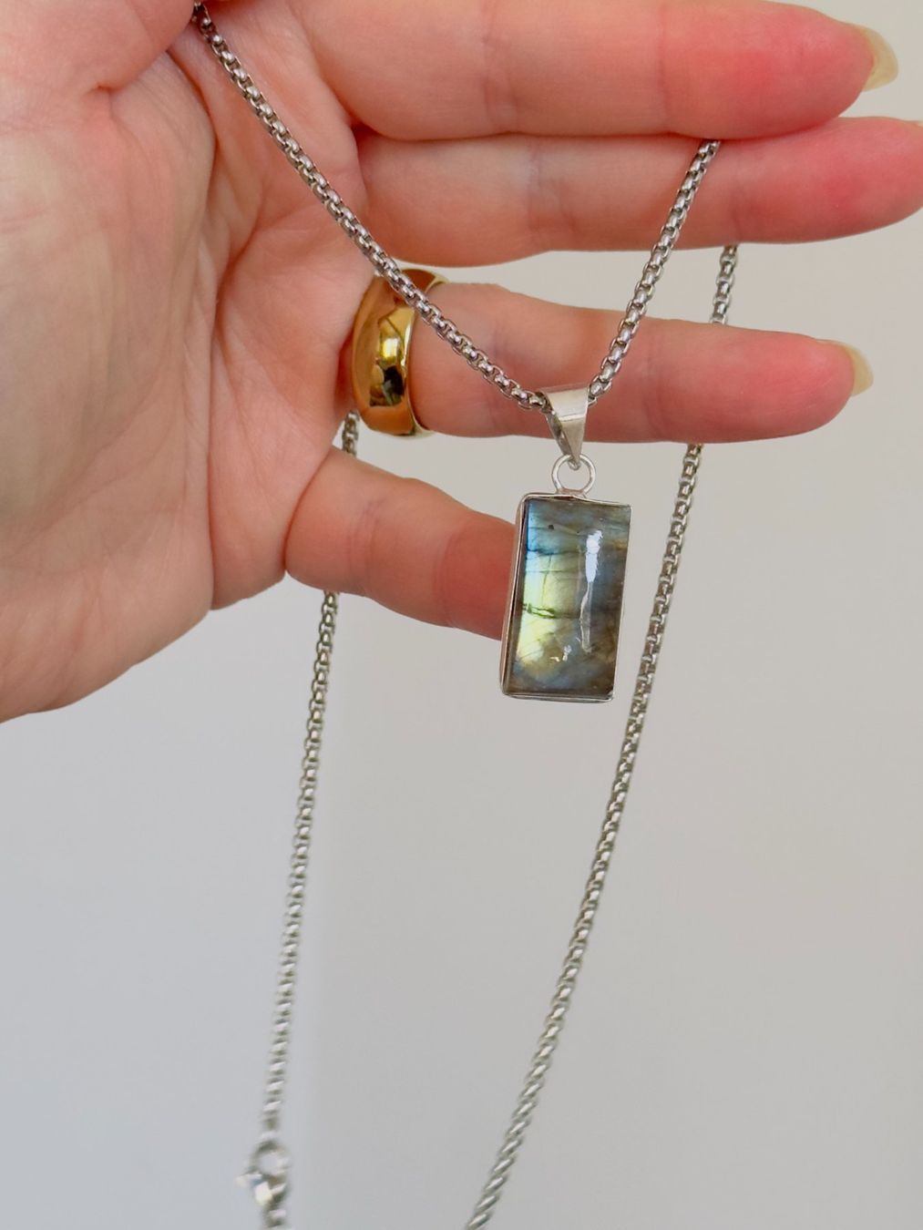 Catenine: Fashionable labradorite necklace – Nuovo e nell'imballaggio originale da Genève venduto da AGBERG 1