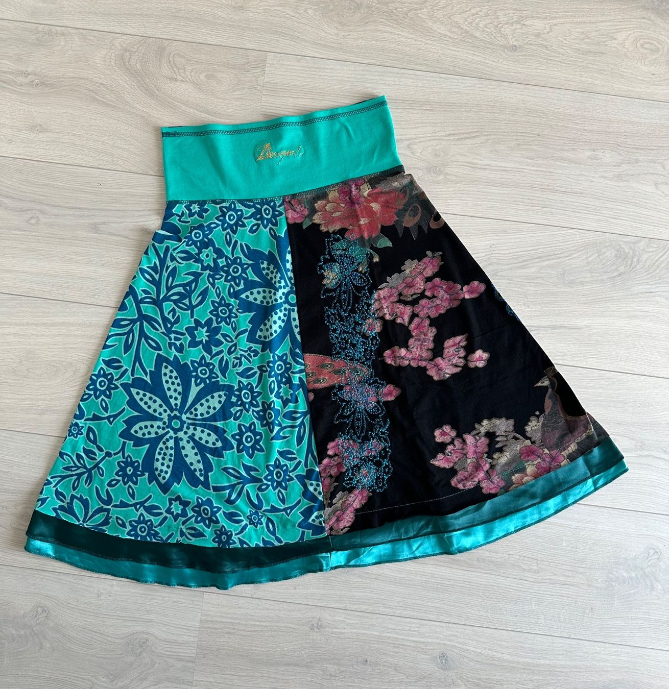 Desigual Gonne: Jupe Desigual – Nuovo (secondo la descrizione) da La Neuveville venduto da flodocha 3