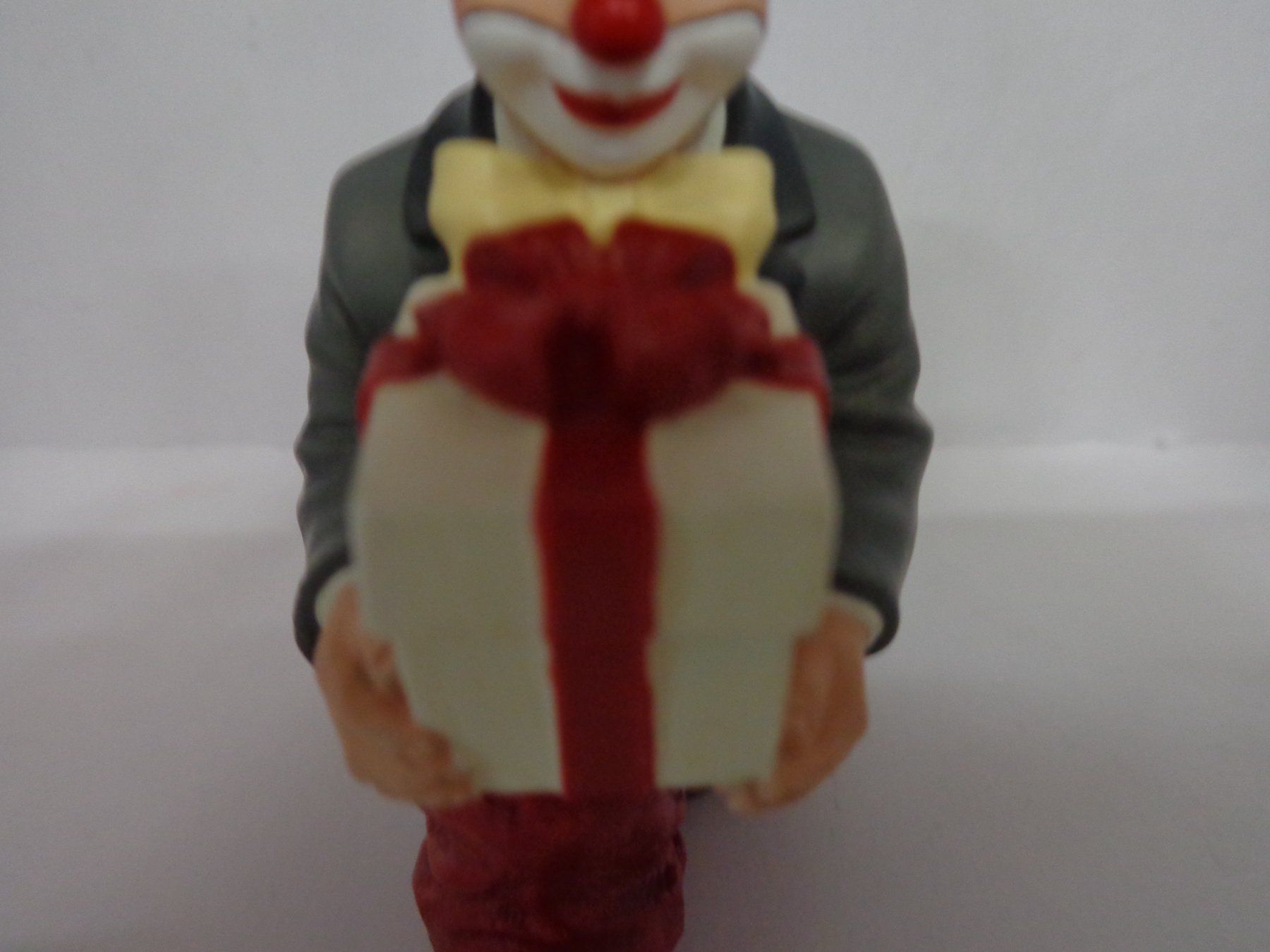 Statuette: Gilde Clown knieend mit Geschenk Hut rot – Nuovo (secondo la descrizione) da Liestal venduto da Gecko16 7