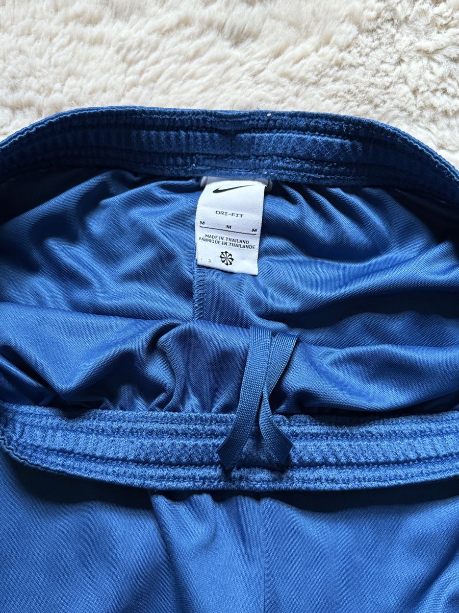 Nike Lotti di vestiti: Sportset Nike, Grösse M-L – Usato da Haldenstein venduto da ana_b8c7 6