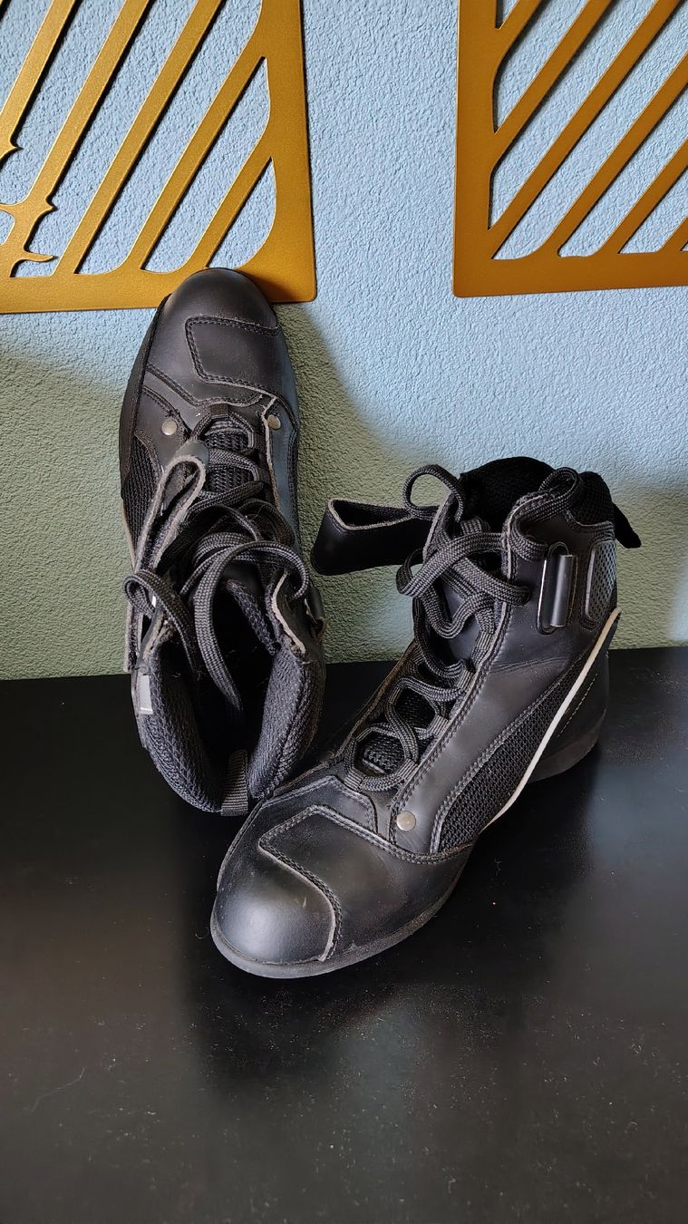 Herrenschuhe: Basket moto taille 42 – Gebraucht aus Puidoux von Sophia70