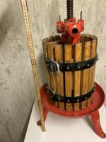 Obstpresse manuell Holz Metall rot gebrauchter Zustand