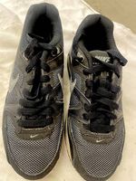 Fast neuwertige Nike Air, Gr. 36.5, schwarz 