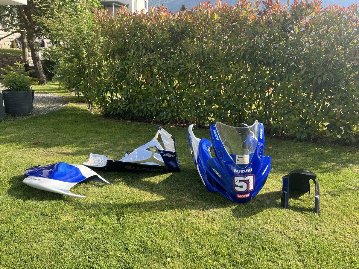 Suzuki Strasse: Rennverkleidung Suzuki GSX-R 750 k7 – Gebraucht aus Ried-Brig von sandraa13