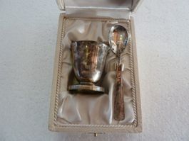 Antiker Becher und Löffel, versilbert