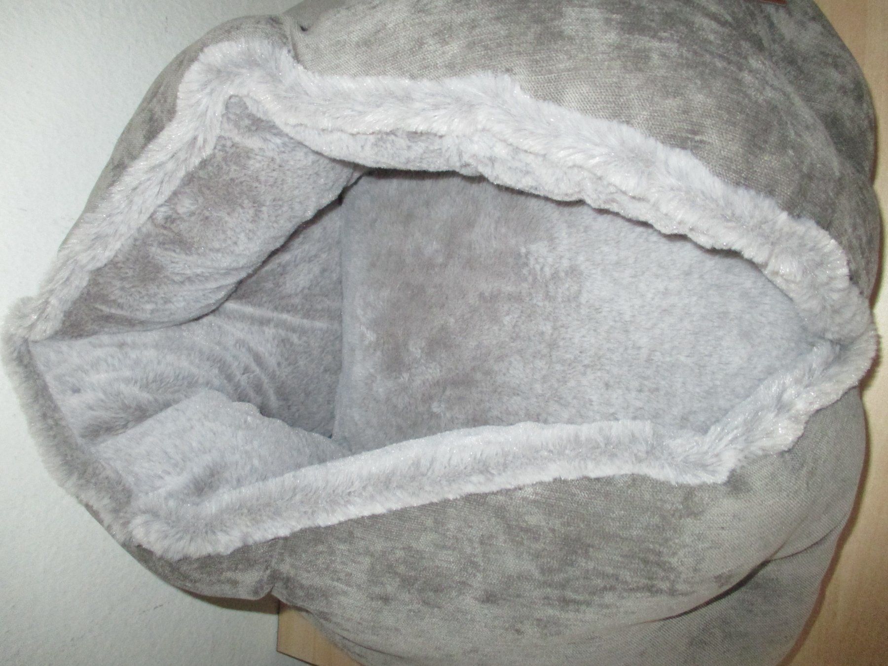 Liege- & Schlafplätze: HUNDE ODER KATZEN KUSCHELBETT 47X27X41CM NEU – Neu (gemäss Beschreibung) aus Winterthur von katzen07 1