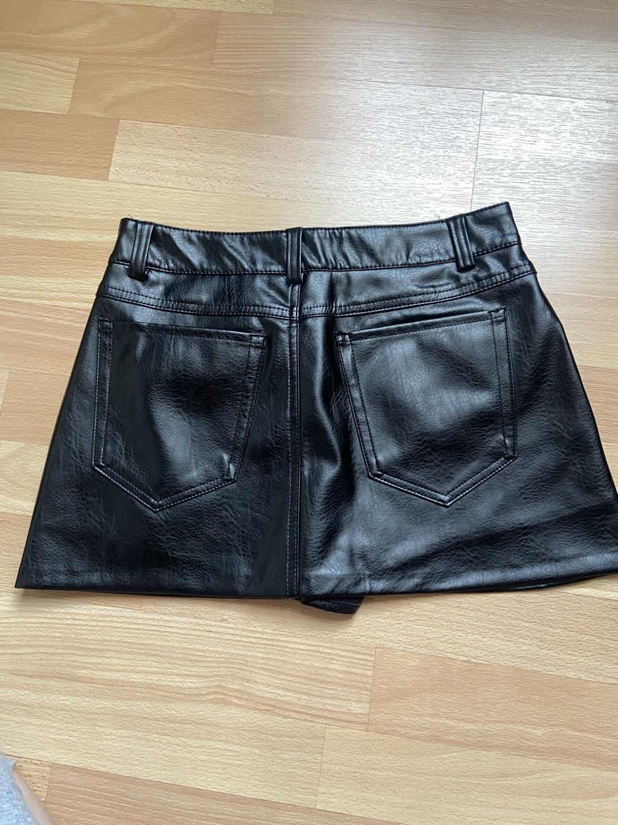 Stradivarius Gonne: Mini jupe short similicuir noir 34 – Usato da Mont-sur-Lausanne venduto da lau_2775 1