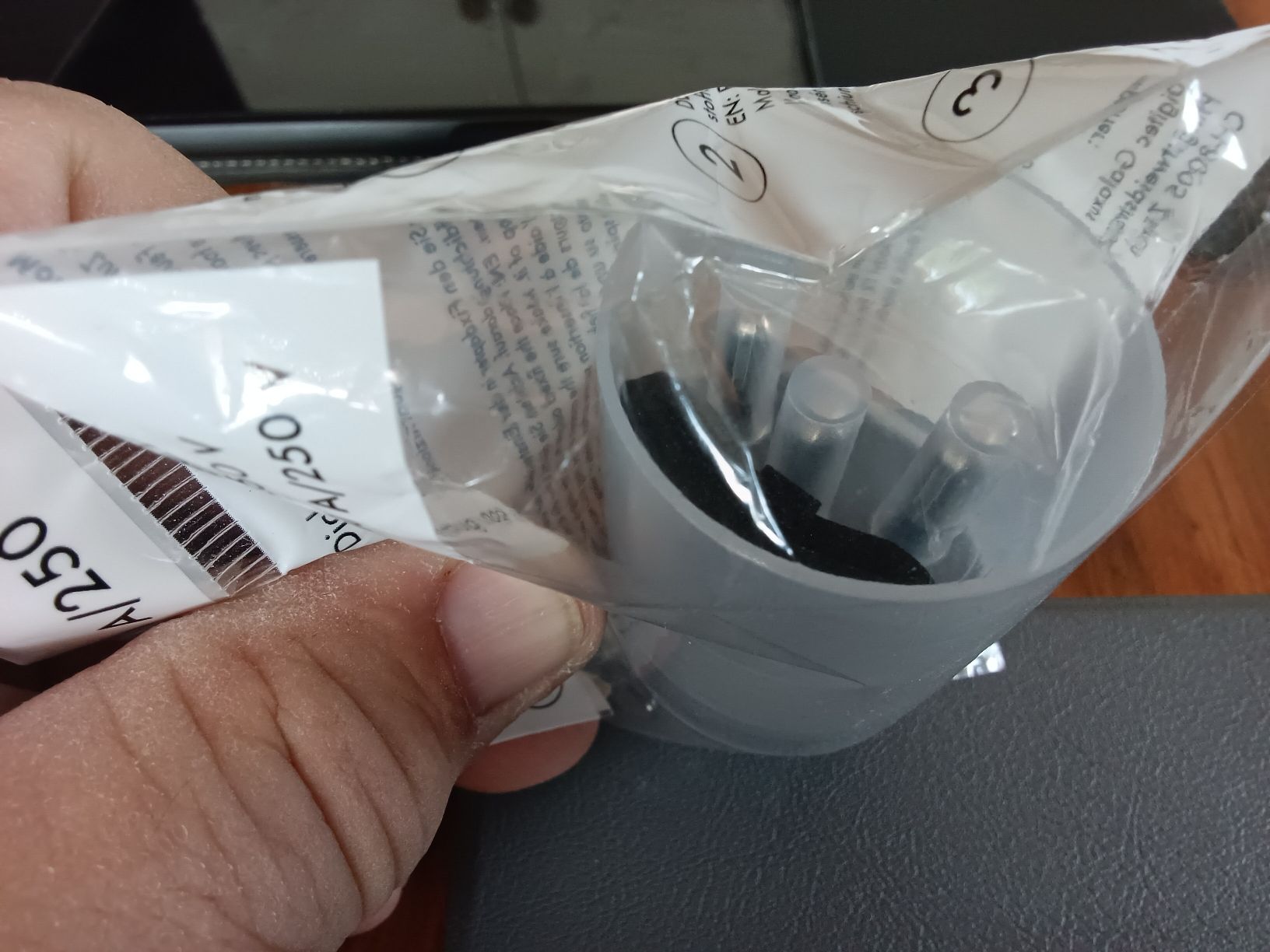 Unità & Adattatore: Adapter CH T12/ D Schuko – Nuovo e nell'imballaggio originale da Bonaduz venduto da Schnueff0 2