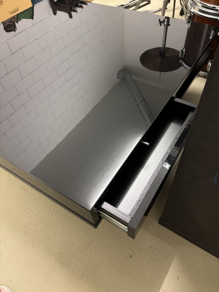 Tables: Schwarzer Couchtisch mit Schublade – D'occasion à Kreuzlingen par Sarakim 3