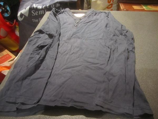 Pullover & Sweatshirts: Pullover Grösse 140, dunkelblau, Petrol – Gebraucht aus Zürich von abraxas1291