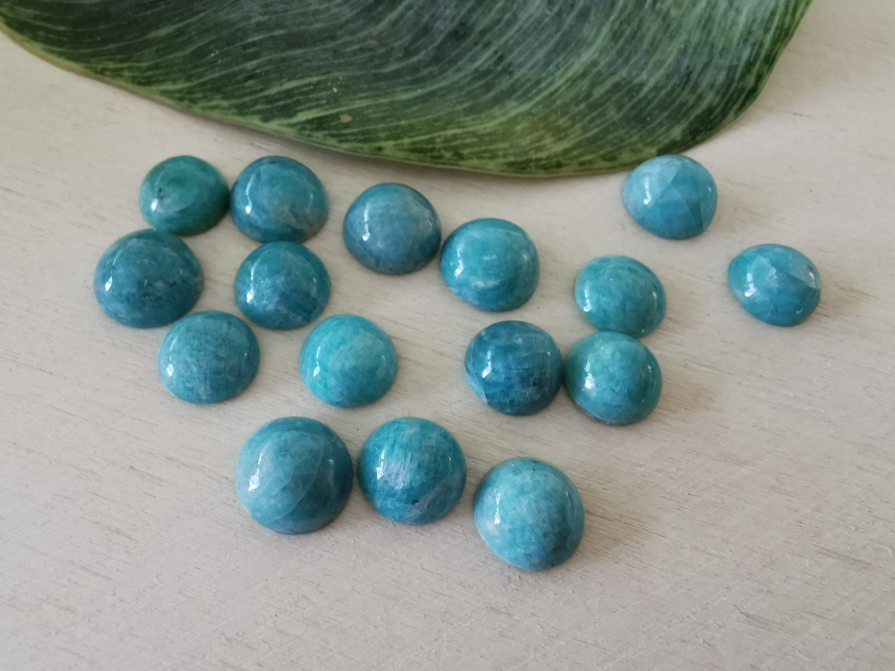 Minerali & Pietre curative: 8 Stk. runde Amazonit Cabochons / Lager-Sondererkauf – Nuovo e nell'imballaggio originale da Dierikon venduto da Buntspecht-10 2