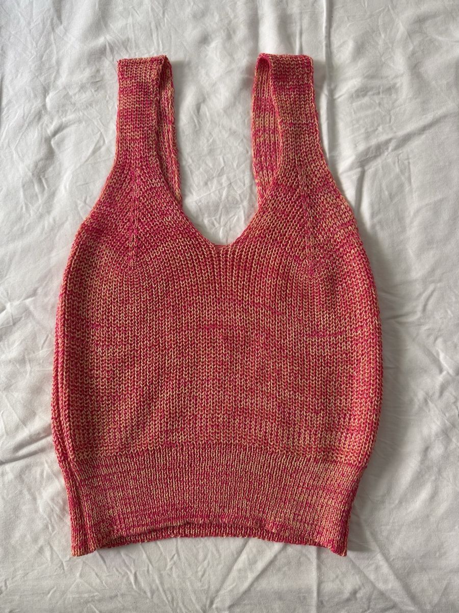 Top: Hand-Knitted Pink Summer Top, Sleeveless, Size Medium – Nuovo (secondo la descrizione) da Zürich venduto da olalinda