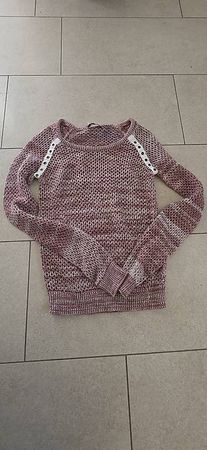 "Löcher" Pullover Gr.S