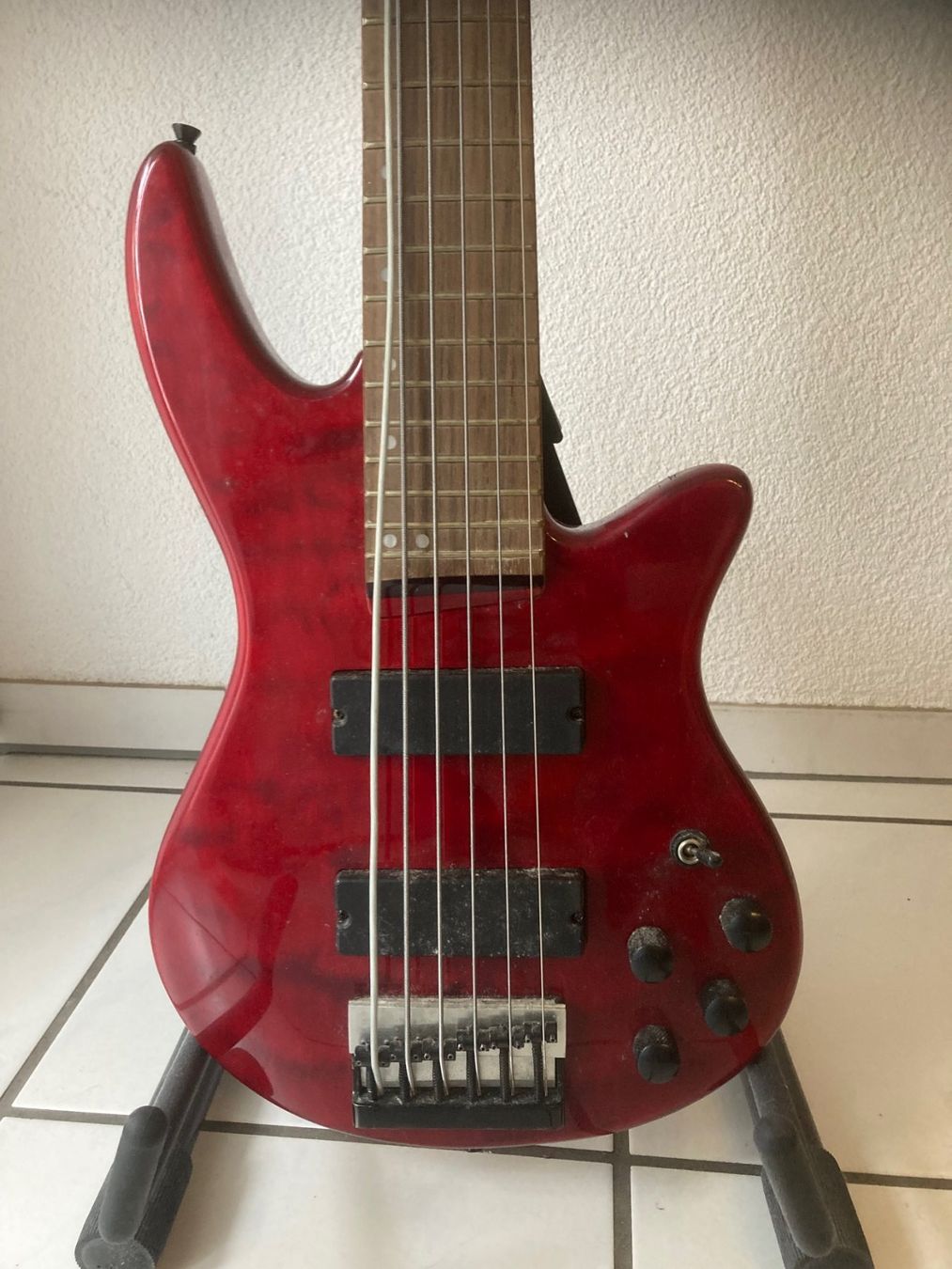 Strumenti musicali: Roter E-Bass mit 6 Saiten – Usato da Bonstetten venduto da Knight2100 4