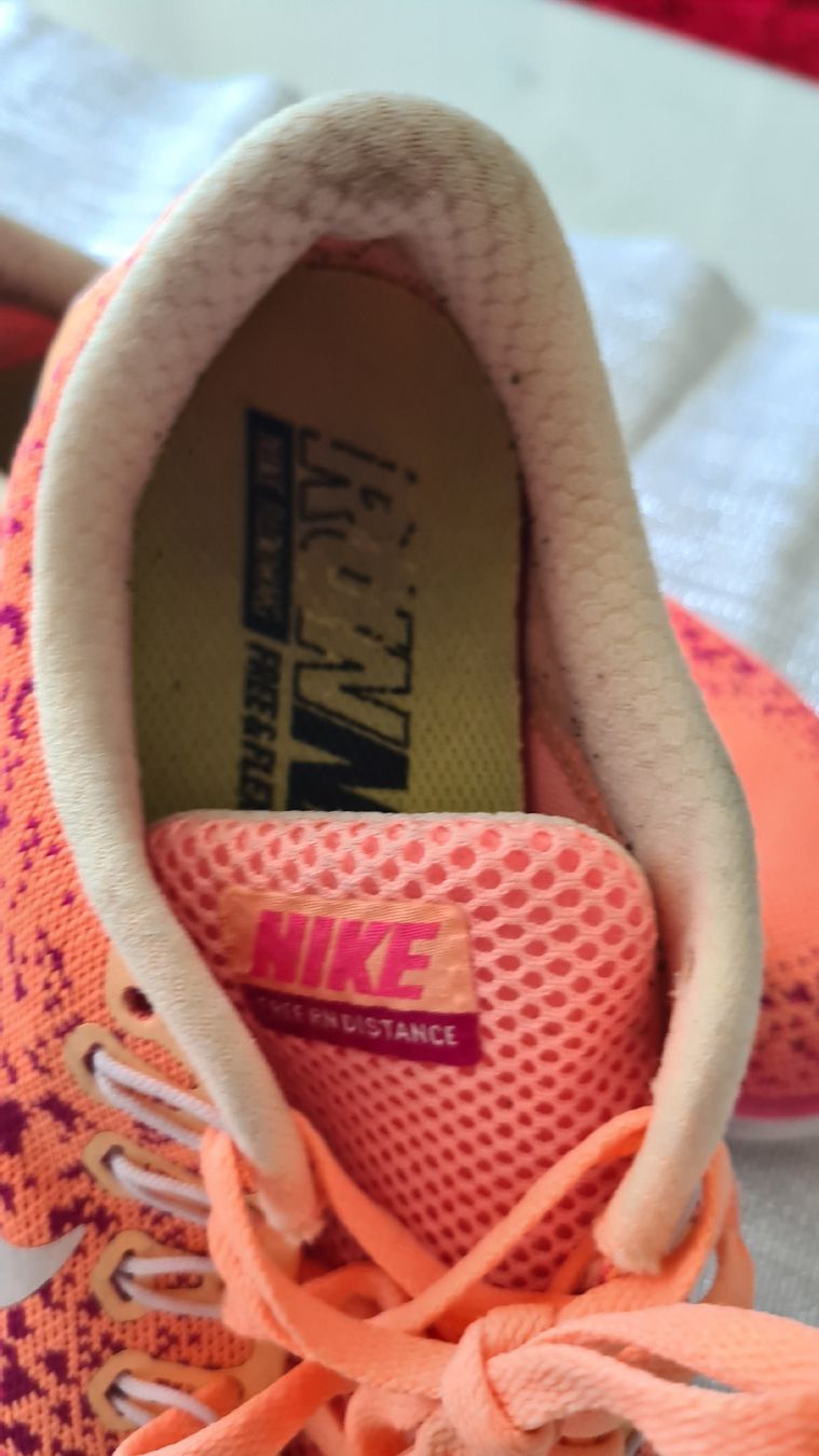 Nike Scarpe da donna: nike sportchuhe – Usato da Kriens venduto da nello-1 4