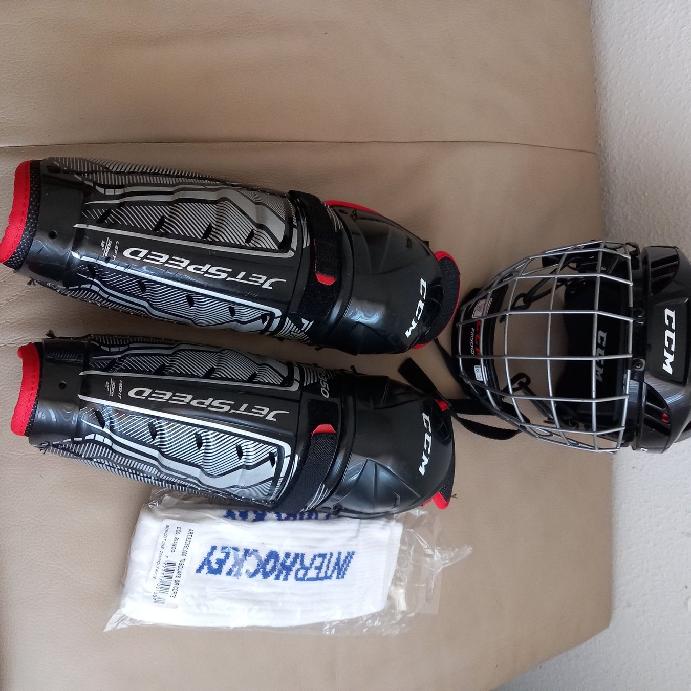 Fussball- & Hockeytore: Eishockey helm+ knie  & Ellbogen – Neu (gemäss Beschreibung) aus Basel von  2