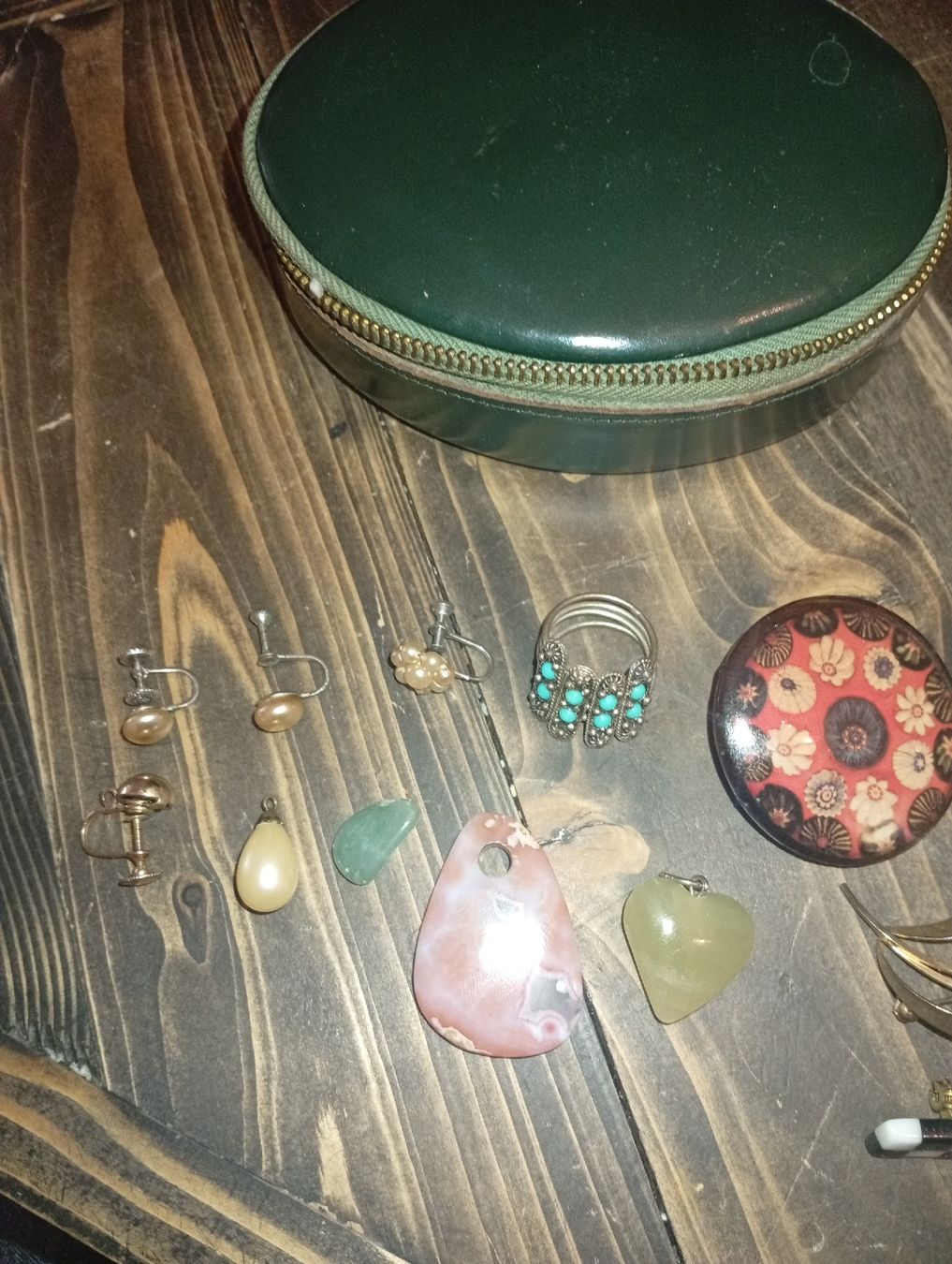 Autres bijoux: Schmuckkästchen mit diverses Modeschmuck Set gebraucht. – D'occasion à Engelburg par Vintage-Herz 1