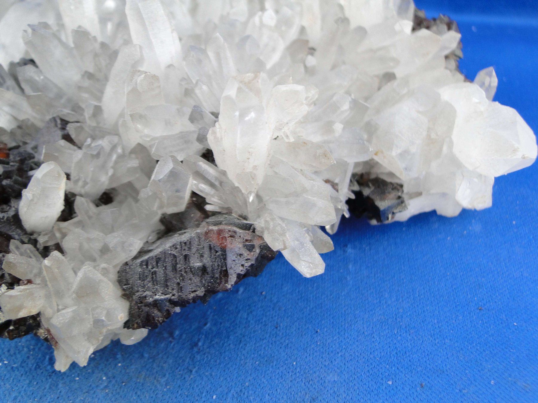 Minerali & Pietre curative: Quarz mit Sphalerit und Bournonit – Usato da Schinznach Bad venduto da Demerald 3