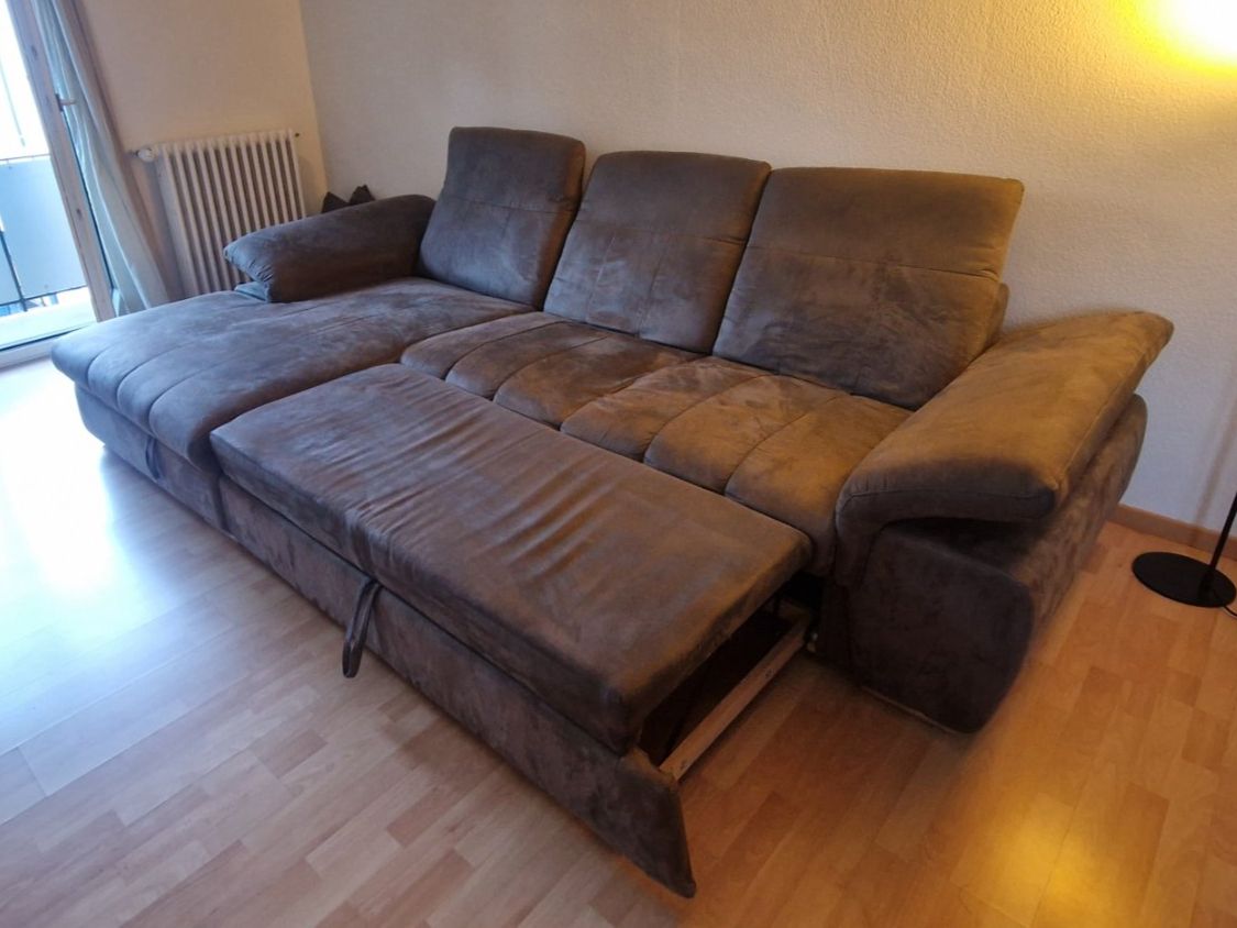 Divani: Bequemes Bettsofa mit grauem Samtbezug (Breite ca. 3m)) – Usato da Zürich venduto da cla_w5tp 4