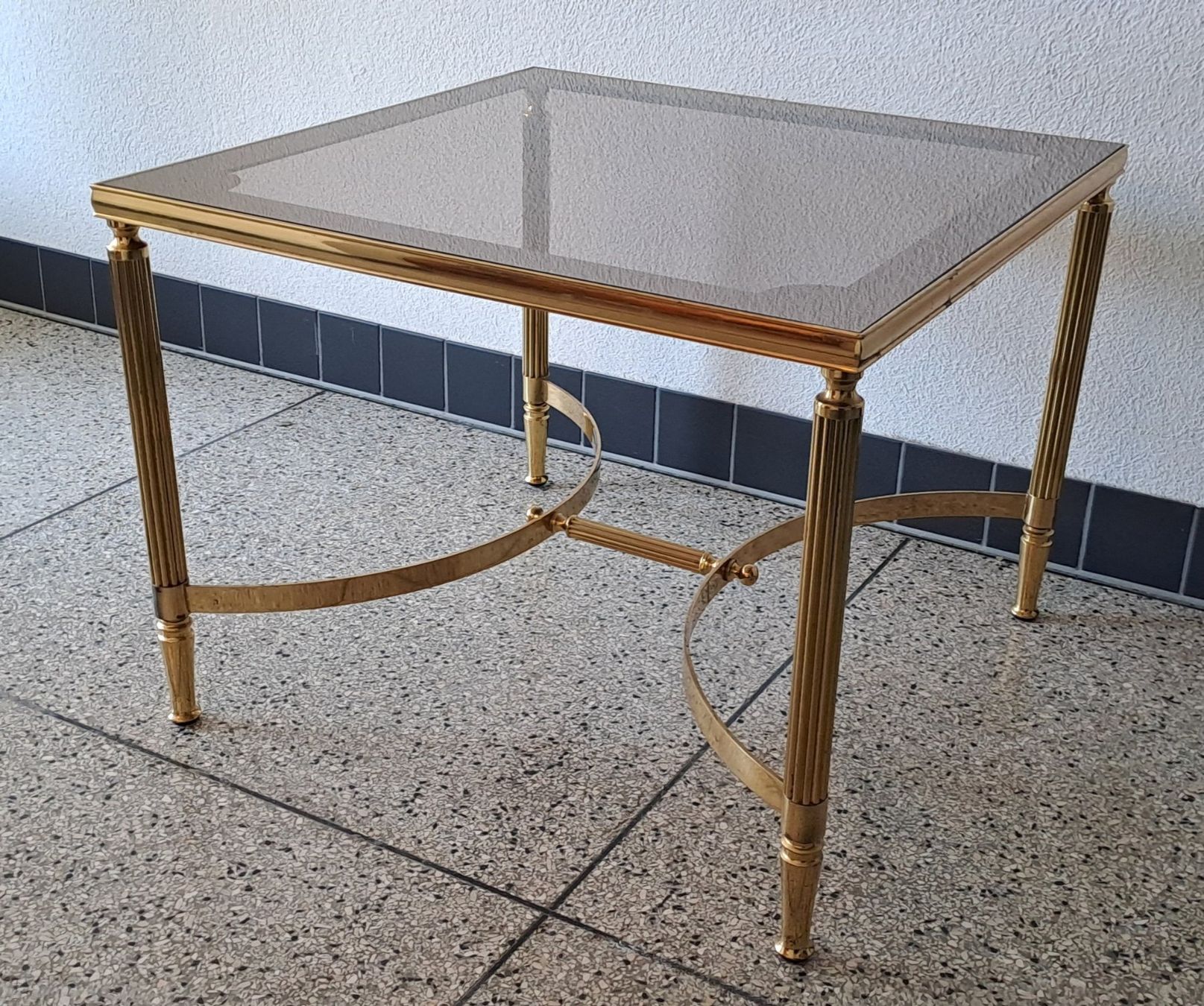 Tische: Salontischli mit Rauchglass - GOLD - – Gebraucht aus Münsingen von Rocking 3