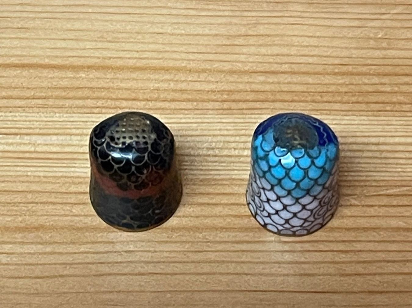 Ditali: Cloisonne Eule Fingerhut (2 Stück) – Nuovo (secondo la descrizione) da Niederwil AG venduto da Vonky 1