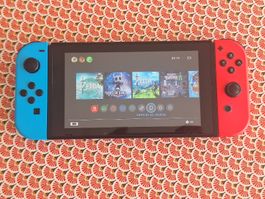 Console Nintendo Switch avec tous accessoires. Bon état.