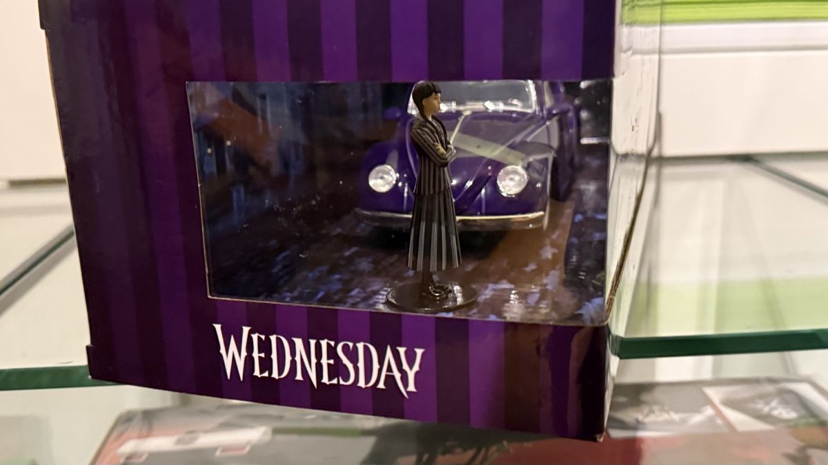 Volkswagen Modellini d'auto: Wednesday Addams VW Käfer , Neu – Nuovo e nell'imballaggio originale da Basel venduto da Zomeg 3