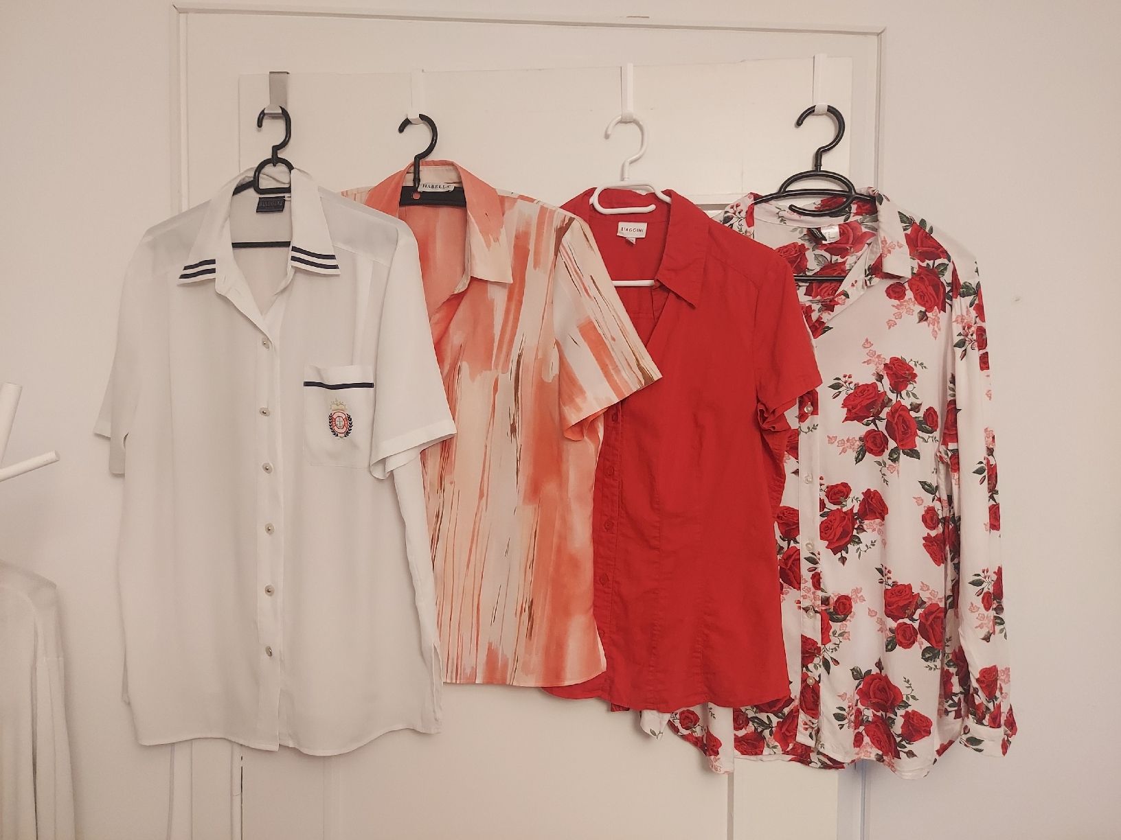 Lots de vêtements: 14 Oberteile – D'occasion à Biel/Bienne par mas_fx95 2