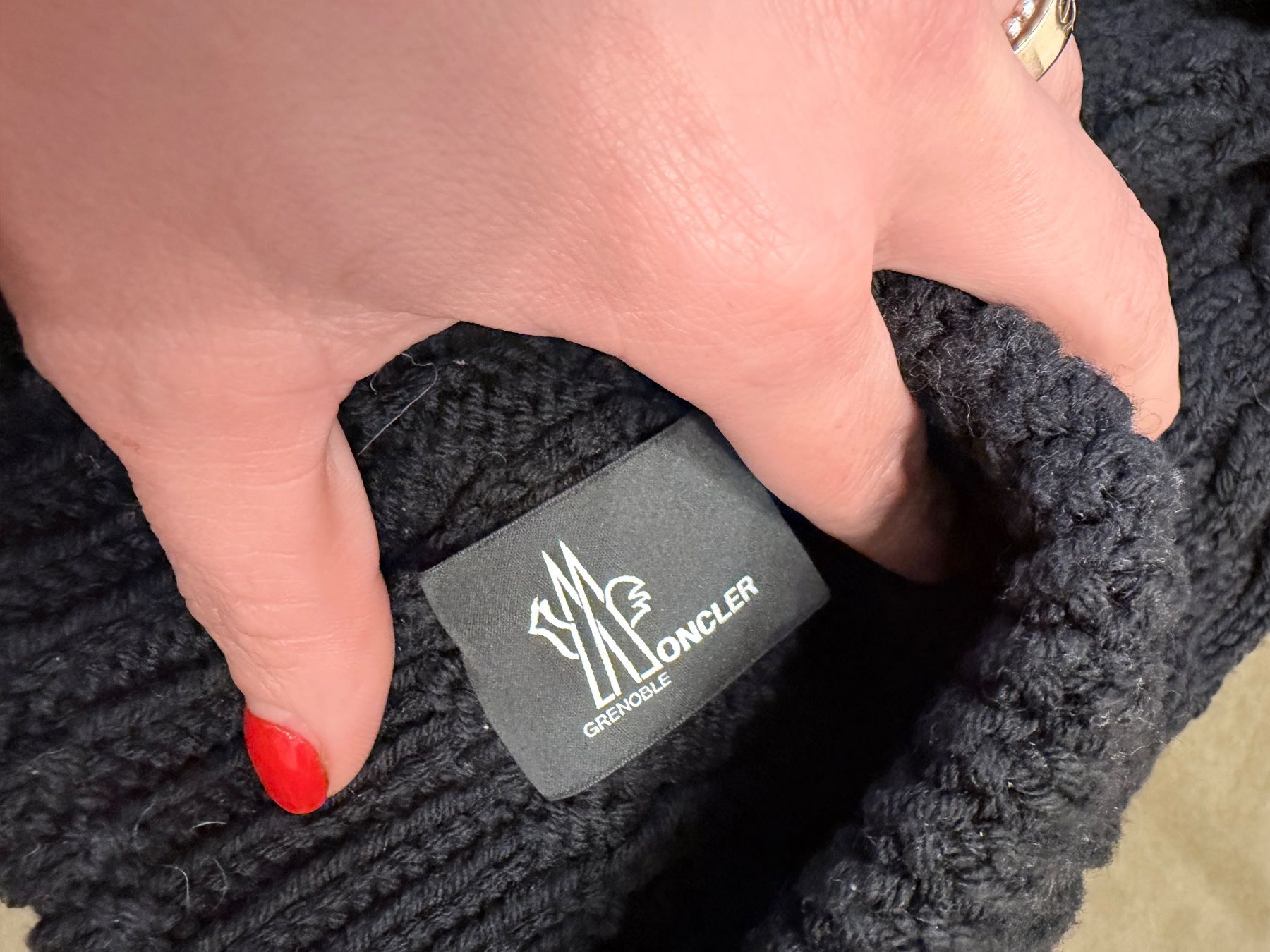 Wolle: Moncler Bommelmütze – Gebraucht aus Berschis von Maxmara86 2