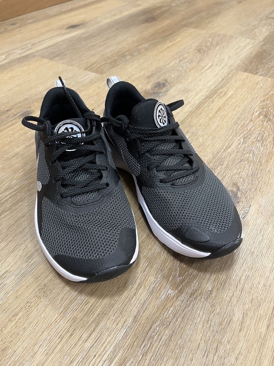 Nike Scarpe da donna: Neue Nike Schuhe Gr. 37.5 – Nuovo (secondo la descrizione) da Grüsch venduto da Nadja.x3