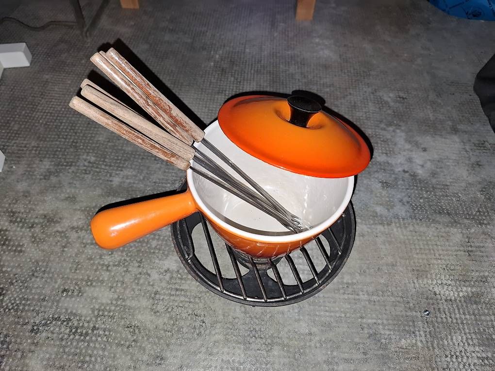 Le Creuset Pentole: Kit Fondue Le Creuset – Usato da Lausanne venduto da oli.fauc 2
