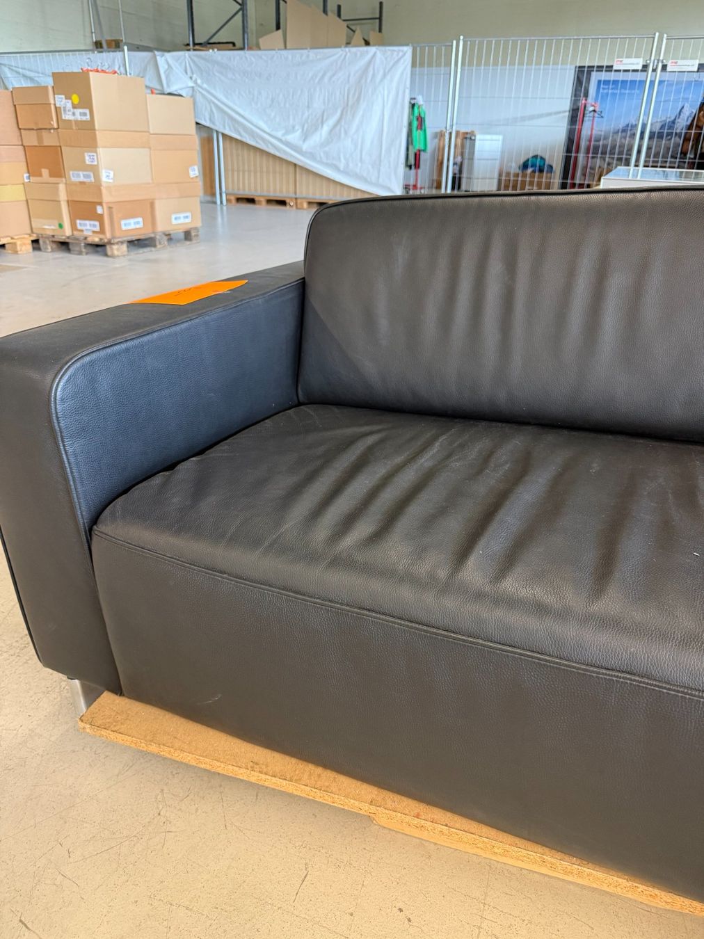 Divani: Schwarzes Sofa in Lederoptik / Kunstleder – Usato da Seon venduto da natalia_mammut 1