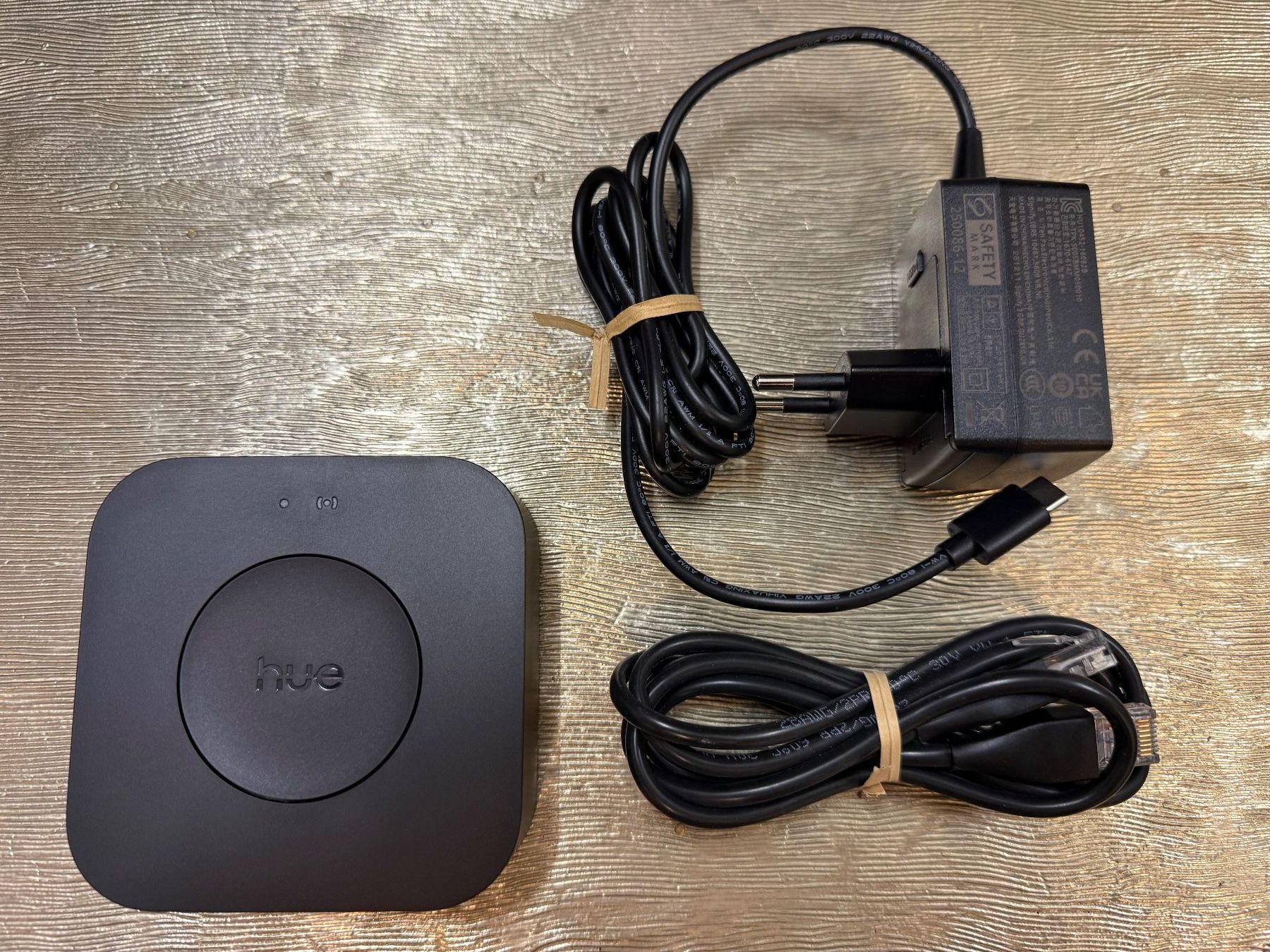 Philips Hubs & Switches: Philips hue Bridge Pro – Neu (gemäss Beschreibung) aus Hergiswil NW von Tested-good 1