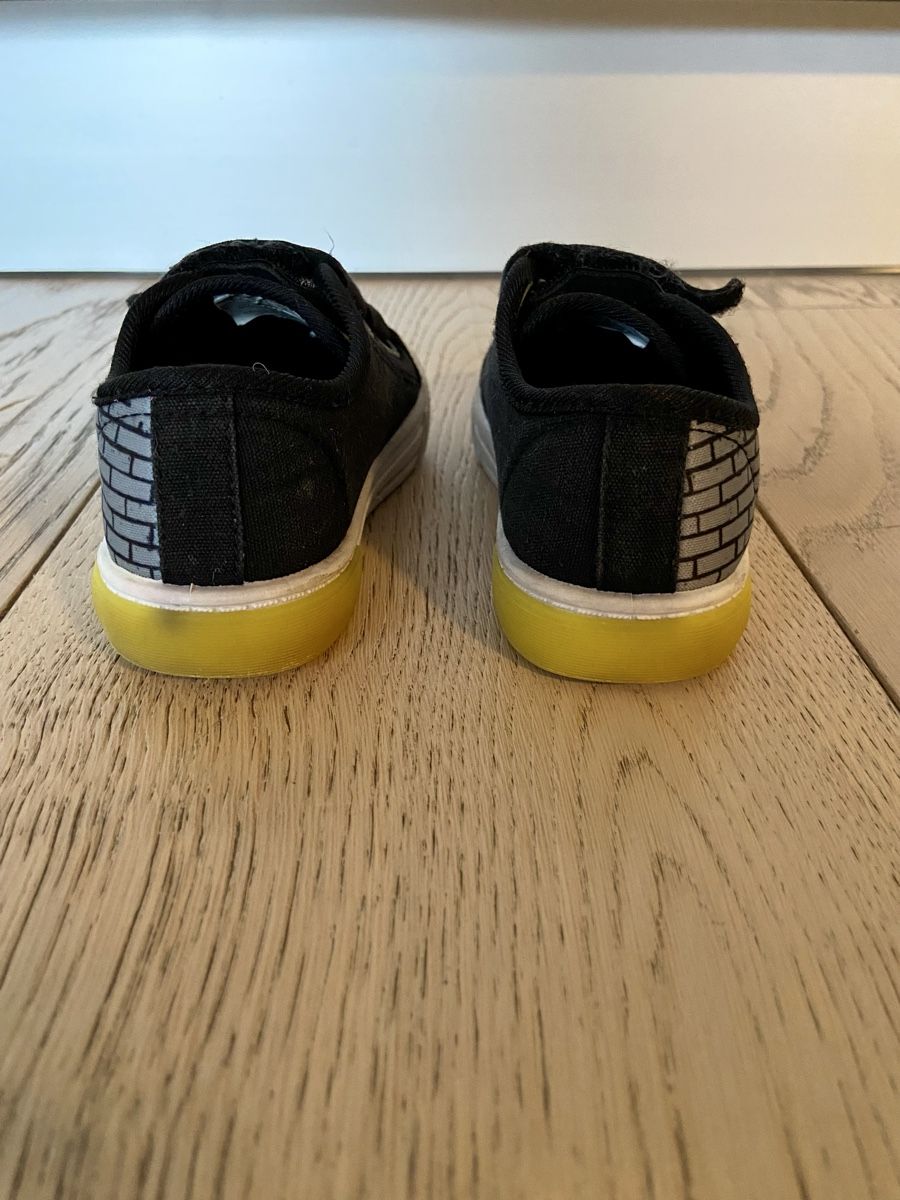 Scarpe per ragazzi: Sneaker Pokemon Große 25 – Usato da Arbedo venduto da gregmccooper 2