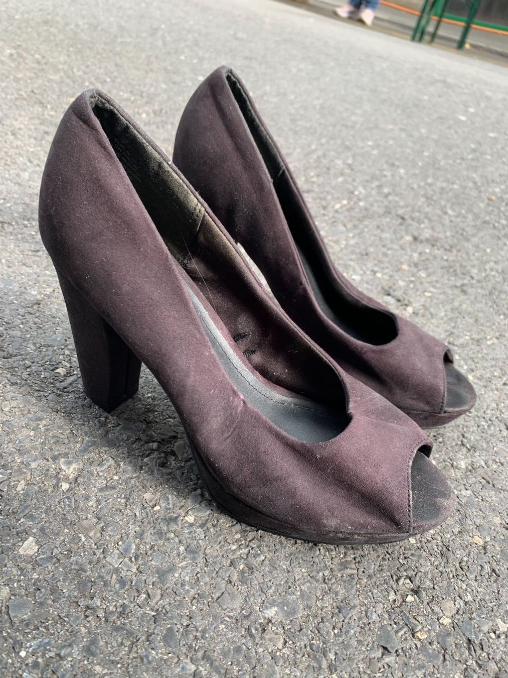 H&M Scarpe da donna: Talons en daim, bout ouvert – Usato da Montreux venduto da iizaa811 1