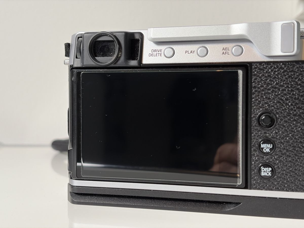 Fujifilm Fotocamera: Fujifilm X-E4 / 2700 Auslösungen – Usato da Wittenbach venduto da therealmoonstone 1