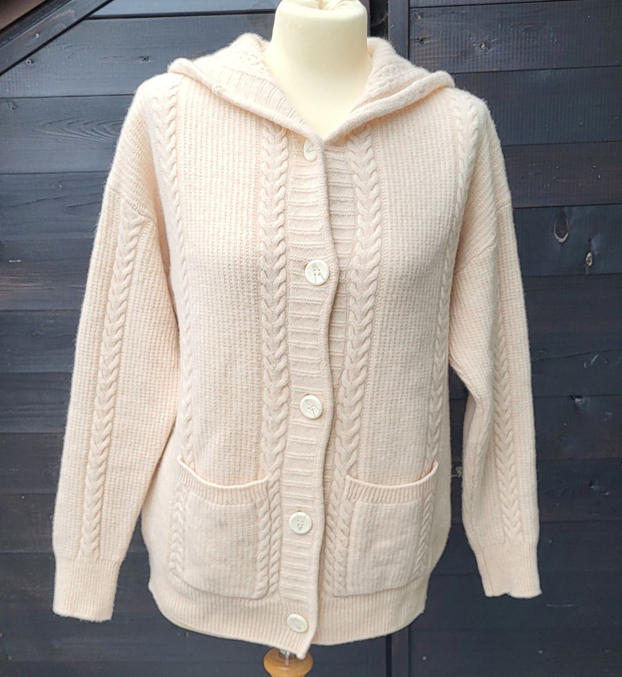 Pulls & Sweat-shirts: Cardigan chaud – Neuf avec emballage d'origine à Fribourg par VictoriaShop7