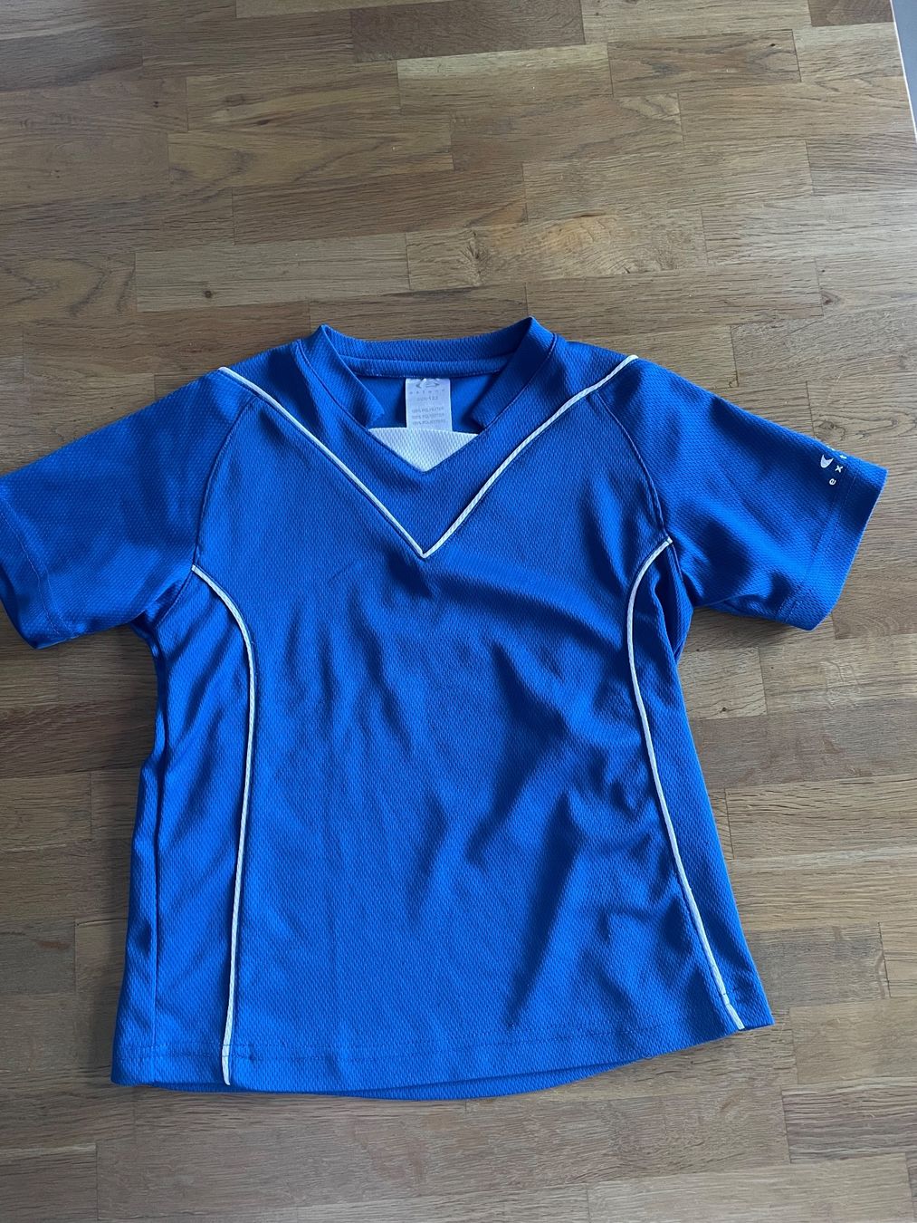 Scarpe, pantaloni & magliette da ginnastica: Fussball Set / Turnset kurz Gr. 122 – Usato da Gränichen venduto da stern1111 2