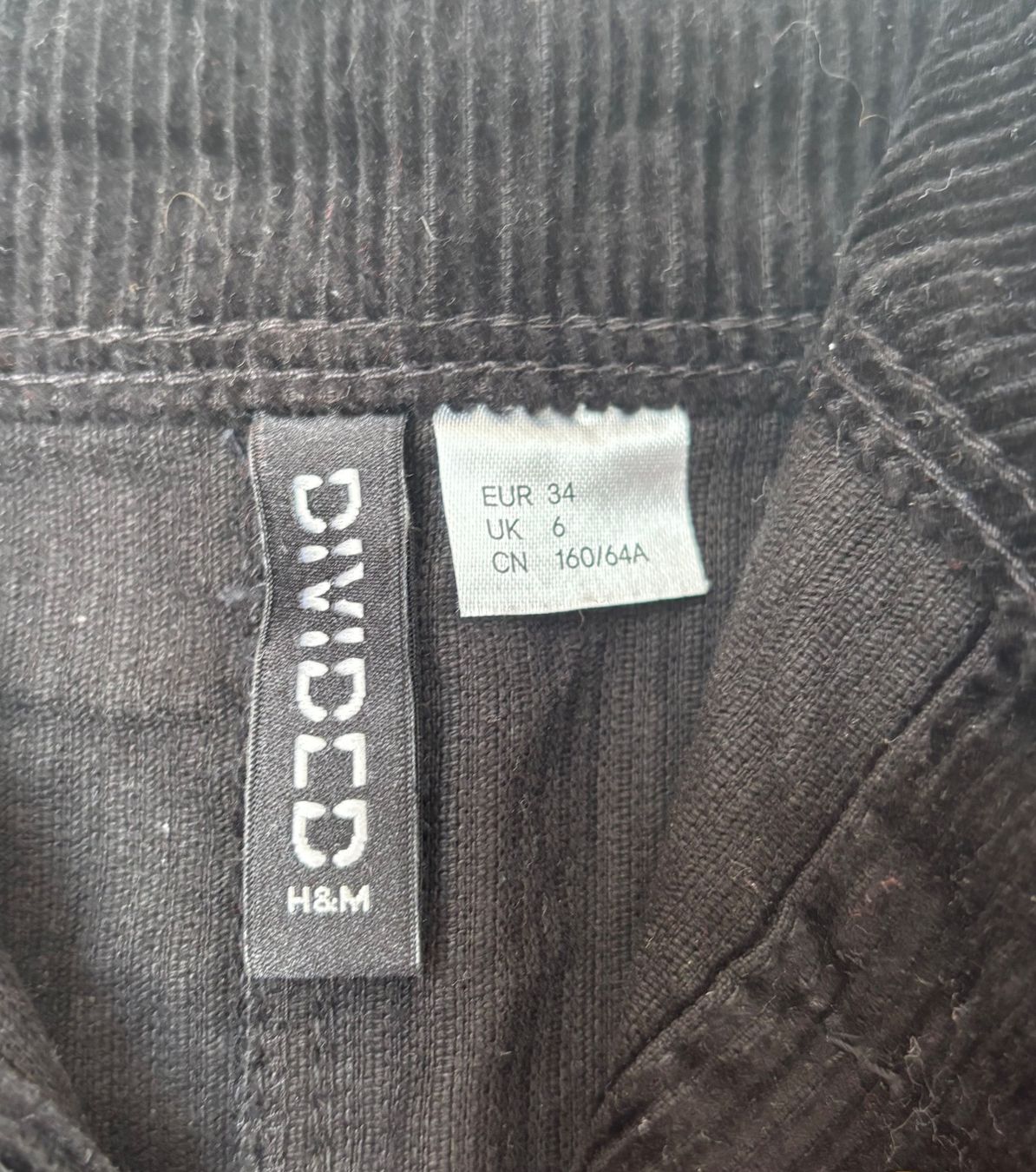 H&M Gonne: Jupe noir en velours côtelé – Usato da Lausanne venduto da line_2kpd 3